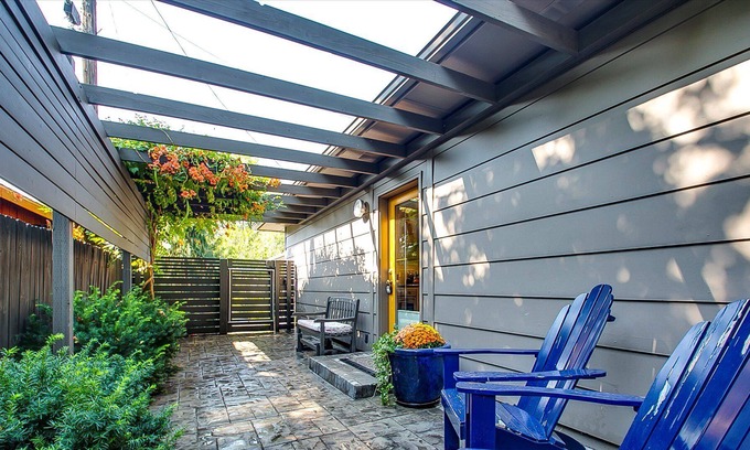 East End Apartamento | #HabitueHomes The Modern Studio w/ Garden View