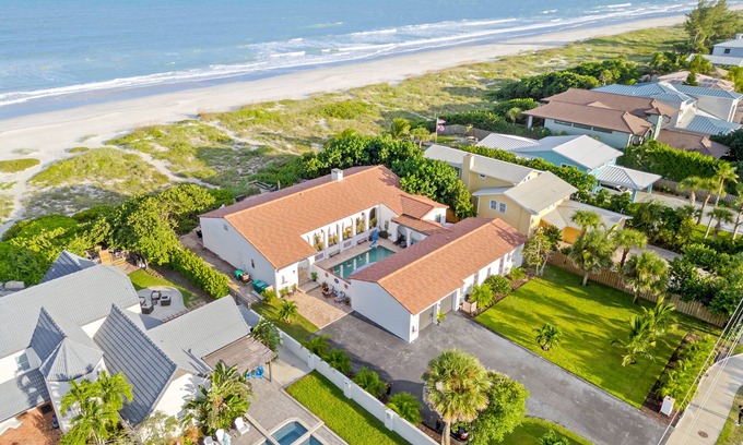 Cocoa Beach Villa | ⭐️⭐️Stunning Ocean front Villa. 7 Bedrooms 2 kitchen private Pool In-law suite 5⭐️⭐️