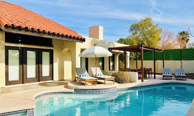 Mesa Casa | Hacienda Vibes: Sleeps 14, Heated Pool, Spa, Cinema, and more!