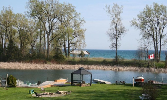 Wellington Cama Y Desayuno | Hadovka Lakeside Inn