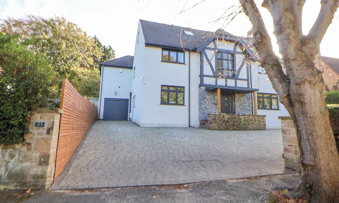 Gwaenysgor Near Prestatyn Cabaña | HAFAN Y MOR, pet friendly, with hot tub in Prestatyn