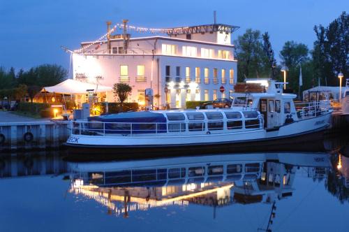 Ueckermuende Hotel | HafenHotel PommernYacht