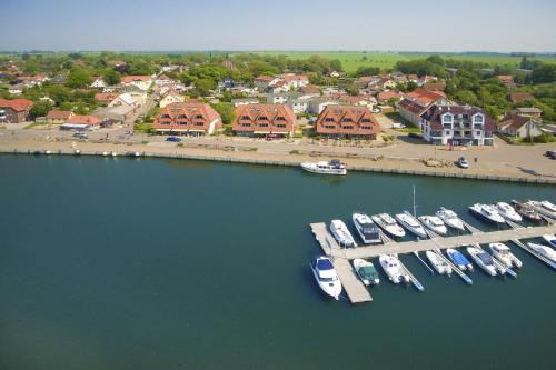 Wiek Apartamento | hafennahe Ferienwohnung mit Balkon und Meerblick - Hafenhäuser Wiek FeWo Wohnung 03