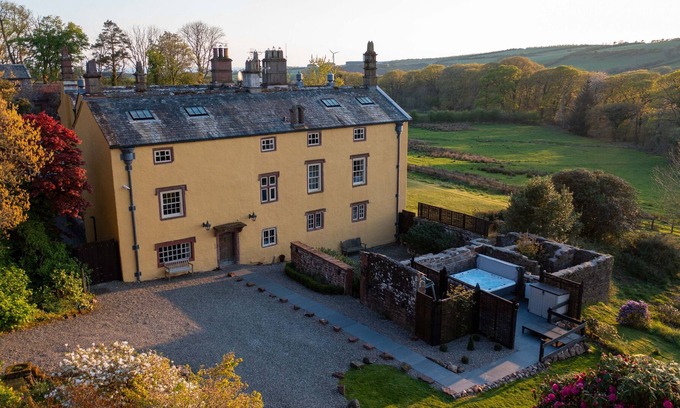 Egremont Casa | HAILE HALL - with HOT TUB - Private wing with 4 huge ensuite bedrooms