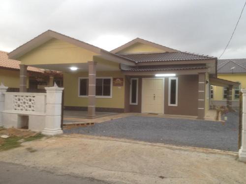 Kampung Bintong Casa | Hajjah Norma Homestay