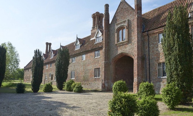 Hales Casa | Hales Hall, The Gatehouse & The Cottage