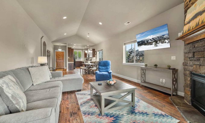 Southeast Bend Casa | Haley House | Hot tub, Pets ok! Close to it All!