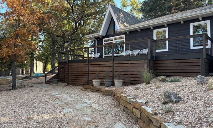 Lost Bridge Village Casa | Half Acre Wood- Lake Access; Walk to Pool; Pet Friendly