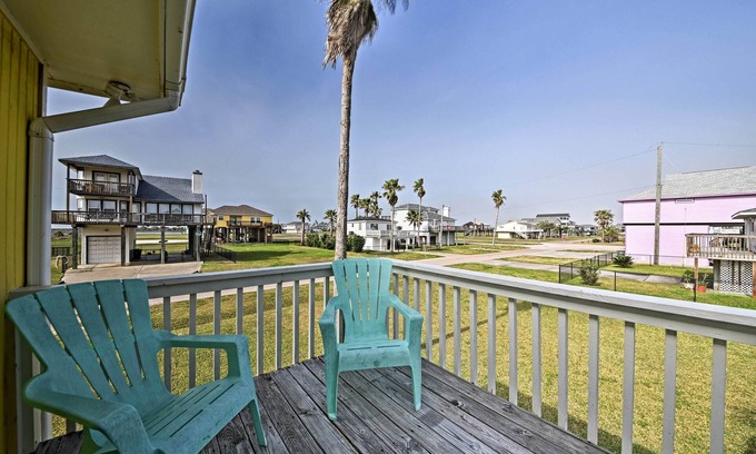 Terramar Beach Casa | 3BR Home w / Large Deck - ¡Camina hasta Terramar Beach!