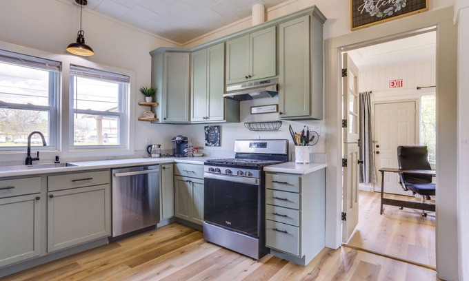 Lufkin Cabaña | Half-mi to Dtwn Lufkin: Charming & Spacious Home!