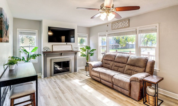 Yankton Casa | Half-Mi to Dtwn Yankton & River: Charming Home!