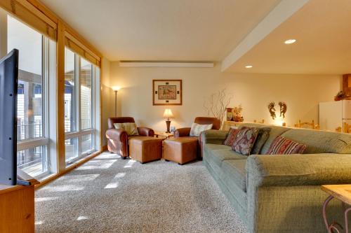 Silvercreek Casa | half Mi to Granby Ranch Townhome with Fireplace!