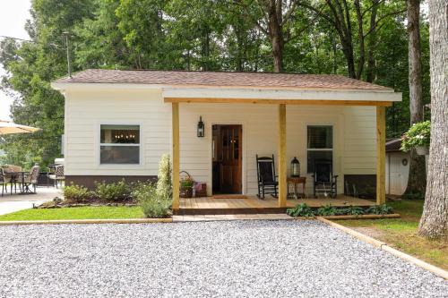 Blairsville Casa | half Mi to Lake Nottely Blairsville Home with Patio!