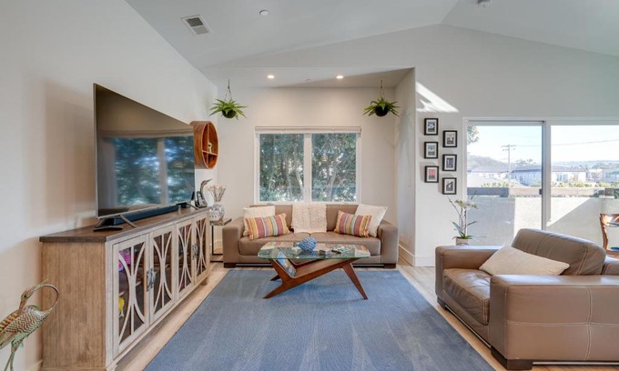 Half Moon Bay Casa | Half Moon Bay Vacation Rental 1 Mile to Beach!