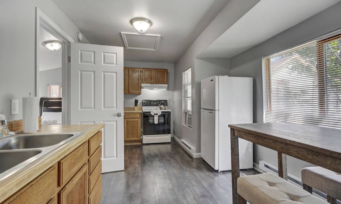 Central Colorado Springs Casa | Half Pint