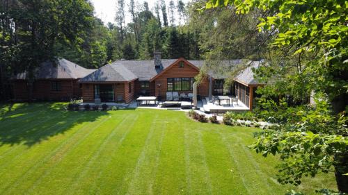 Minden Hills Complejo | Haliburton Post House