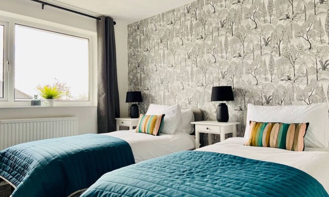 Hipperholme Casa | Halifax/Brighouse 8 mins Pets OK 360 Mbps WiFi