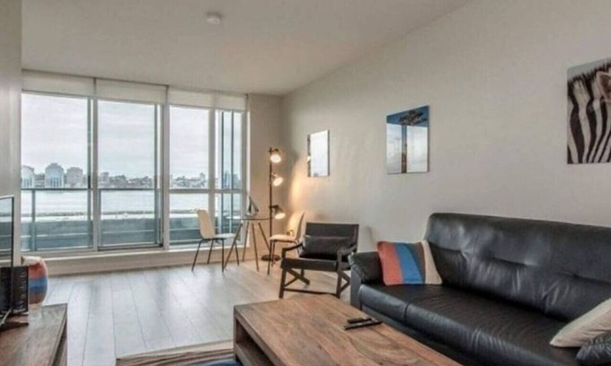 Downtown Apartamento | Luxury 1BR Apt with City Views – Walk to Alderney