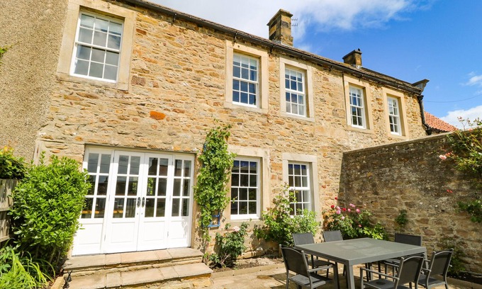 Ovington Casa | HALL COTTAGE, pet friendly, with open fire in Ovington