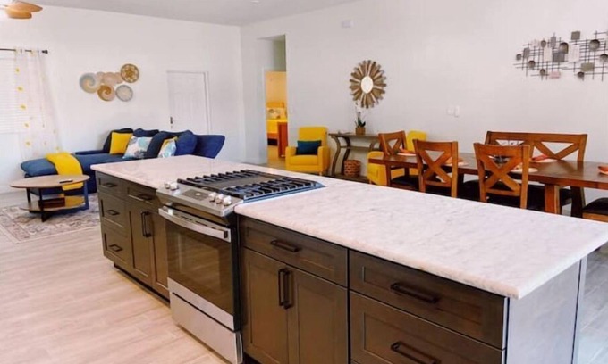 Freeport Casa | Hallodaze -Stylish Seahorse Villa