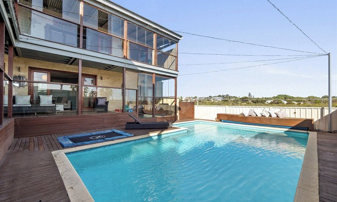 Halls Head Casa | Halls Head Hideaway with Pool – Near Beach & Town