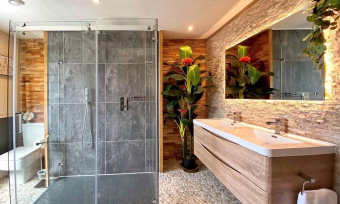 Broad Oak Casa | Hambrook House Guest Suites