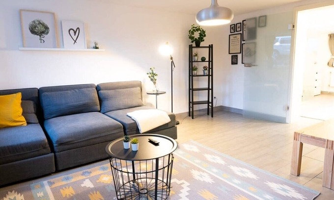 Bahrenfeld Apartamento | Hamburg Altona - Three Bedrooms for up to 10