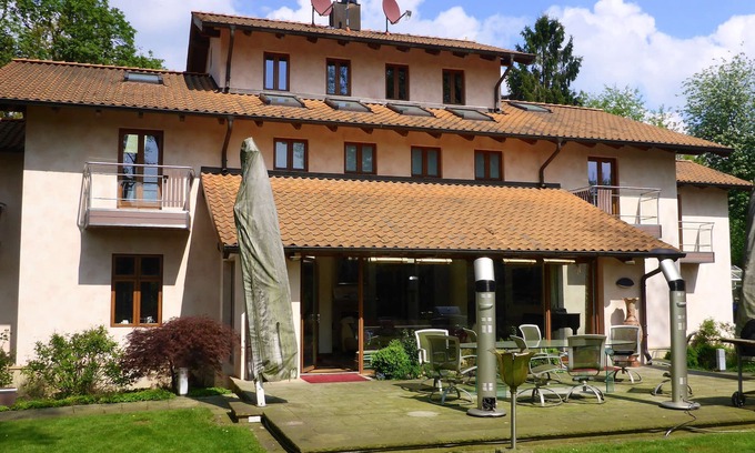 Rissen Villa | Hamburgo agrieta una villa de lujo de 500 m², 12 plazas, totalmente controlada por i-pad