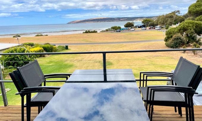 Emu Bay Casa | Hamilton