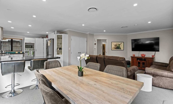 Hamilton Casa | Hamilton Hideout Summ