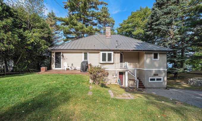 Ludington Cabaña | Hamlin Lake 3 Bedroom, 2 Bath Vintage Cottage with Private Lake Frontage