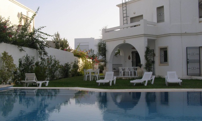Yasmine Villa | Yasmine Hammamet: Espléndida casa grande con piscina privada y gran jardín