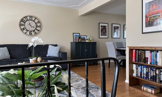 Waterloo Casa | Hammer Haus III - Sleeps 8 - Near UW - Waterloo