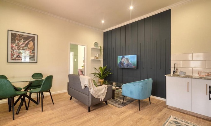 Windermere Apartamento | Hampton Collection Modern 1 or 2 Bedroom Apartment with Pool