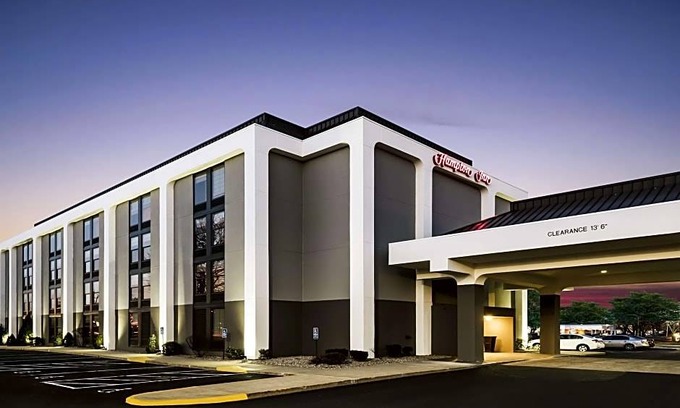 West Springfield Hotel | Hampton Inn West Springfield