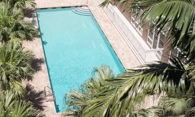 Hallandale Beach Hotel | Hampton Inn by Hilton Hallandale Beach Aventura