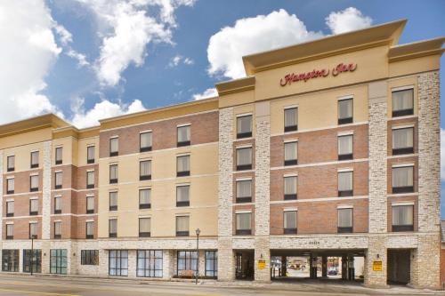 Dearborn Hotel | Hampton Inn by Hilton Detroit Dearborn, MI