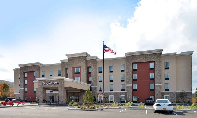 Painted Post Hotel | Hampton Inn Corning/Painted Post