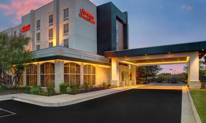 Austin Hotel | Hampton Inn & Suites-Austin Airport
