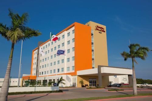 Paraíso Hotel | Hampton Inn & Suites by Hilton Paraiso