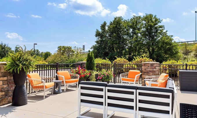 Canton Hotel | Hampton Inn & Suites Canton