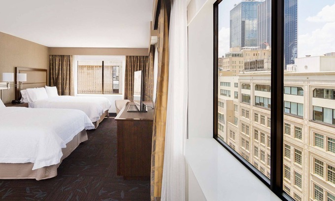 Downtown Dallas Hotel | Hampton Inn & Suites Dallas Downtown