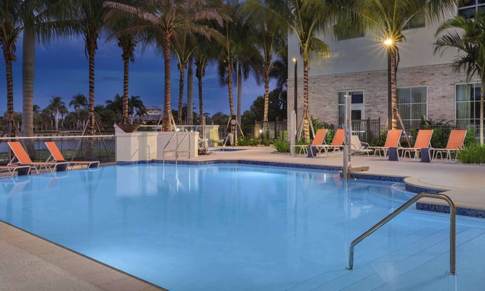 Isles of Collier Preserve Hotel | Hampton Inn & Suites Naples South