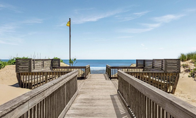 Pine Island Hotel | Hampton Inn & Suites Outer Banks/ Corolla