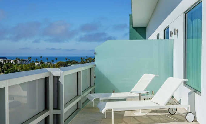 Downtown Hotel | Hampton Inn & Suites Santa Monica
