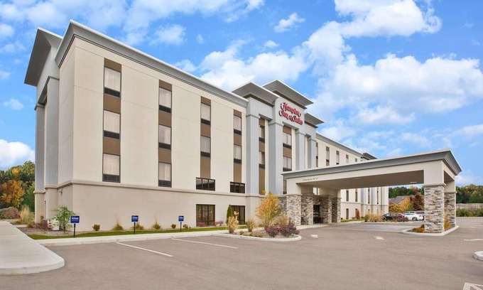 Alliance Hotel | Hampton Inn & Suites-Alliance, OH