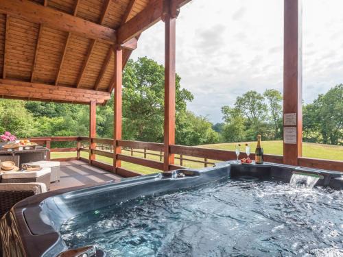 Ellesmere Casa | Hampton Lodge