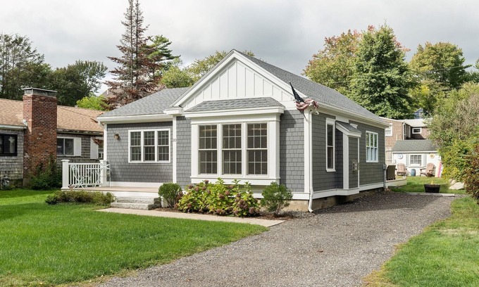 Hampton Casa | Hampton NH / North Beach / Plaice Cove Luxury whole house and great yard.