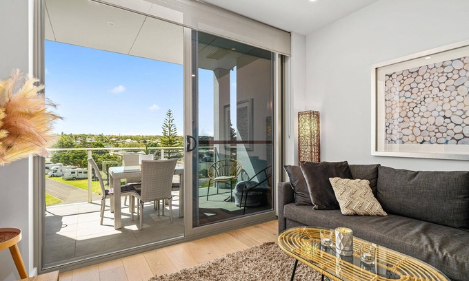 Moana Apartamento | Hamptons by the Beach ~ Moana - Brand New 2 Bed Coastal Apartment 50m from the Sea