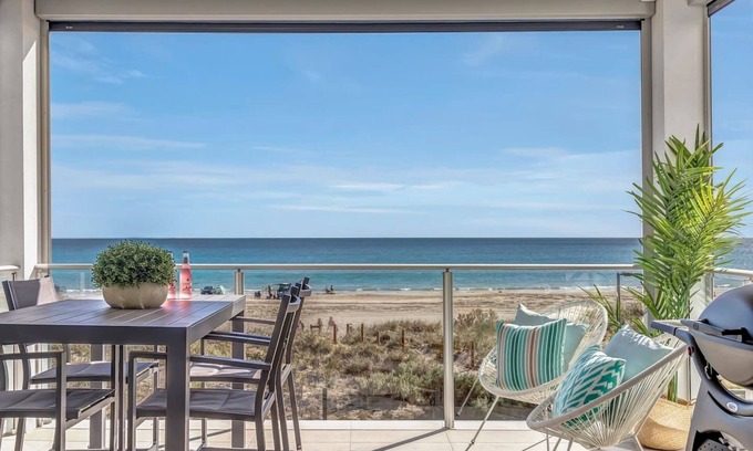 Moana Apartamento | Hamptons inspired Waterfront Living on Moana Beach